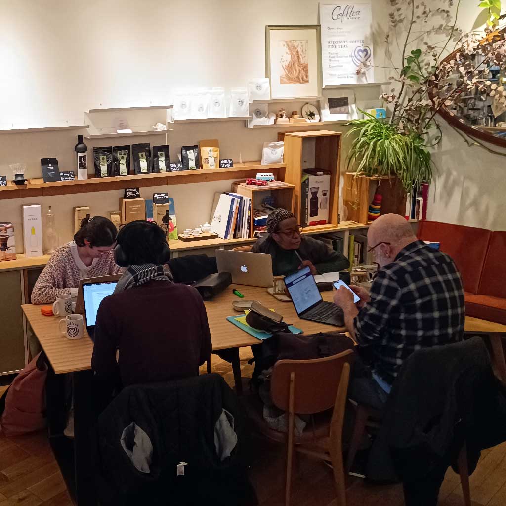 Espace de travail avec wifi et prises, sans abonnement, Cofftea Paris 5