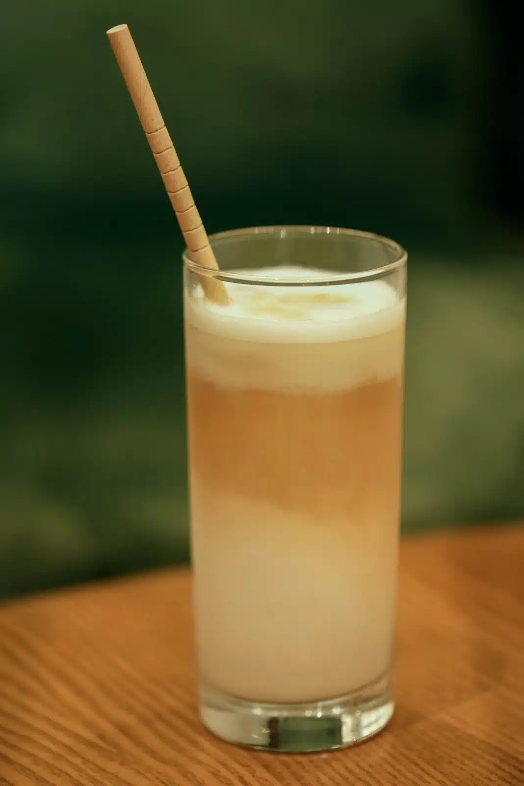 Cold brew et latte glacé servis l'été, Cofftea Paris 5