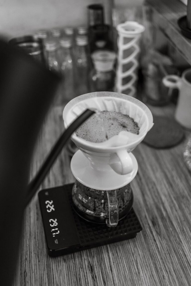 Extraction V60, bloom du café filtre, Cofftea Paris 5