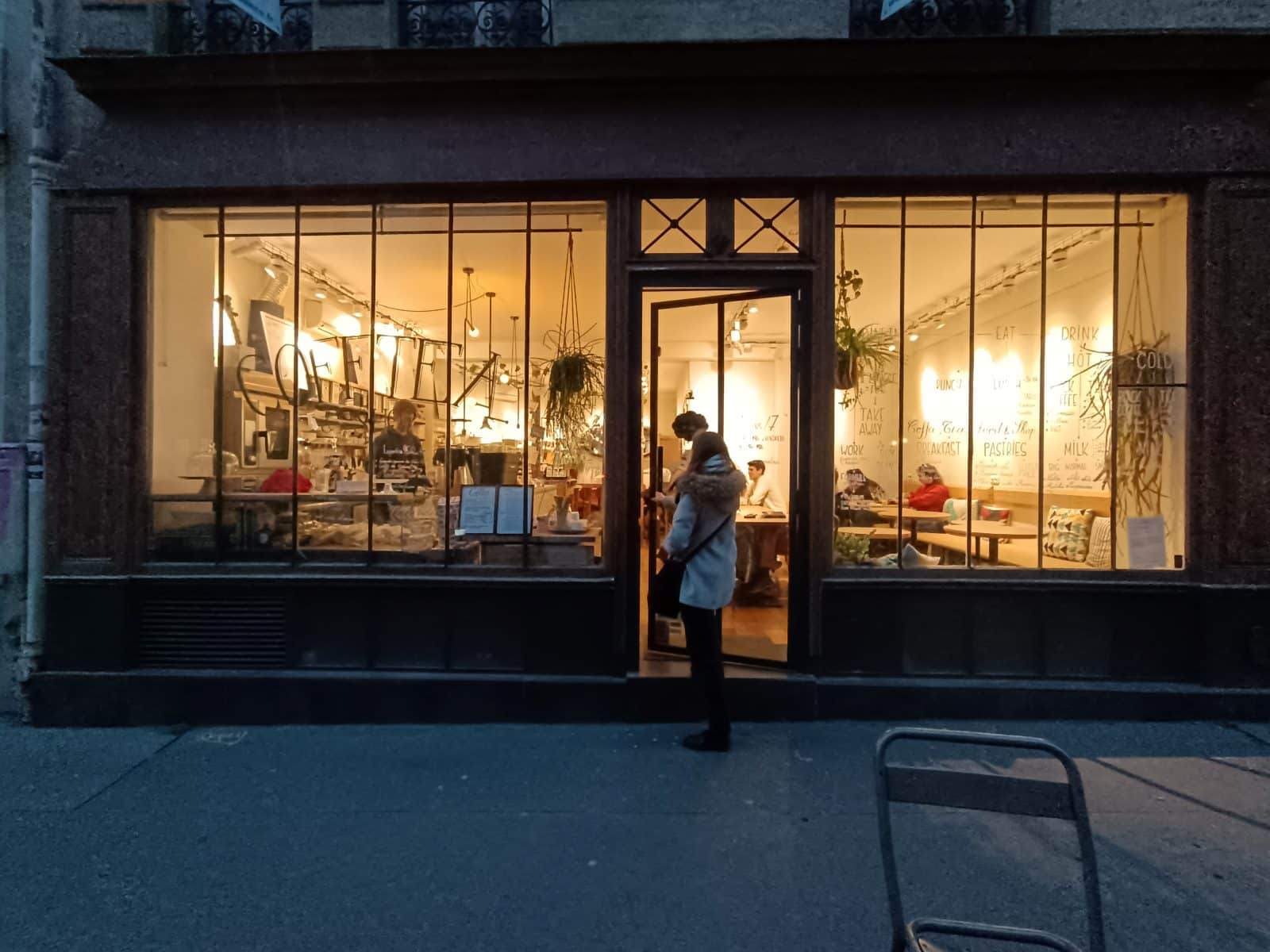 Entrée du coffee shop, Cofftea Paris 5