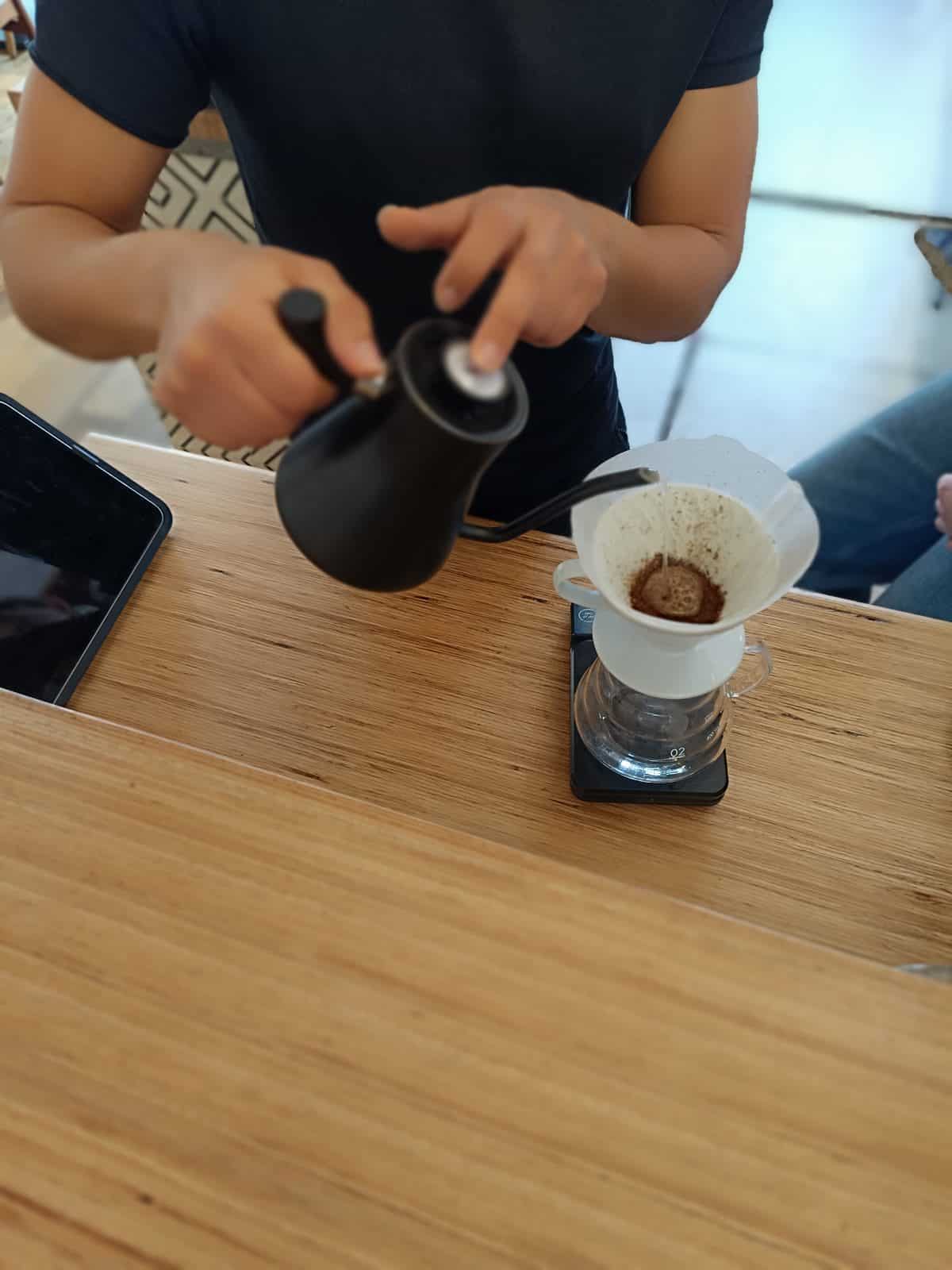 Bloom d'une extraction V60, café de spécialité Paris 5