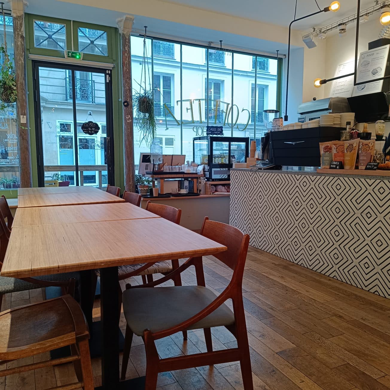 The dining room and cement tiled counter of Cofftea, specialty coffee shop in Paris 5