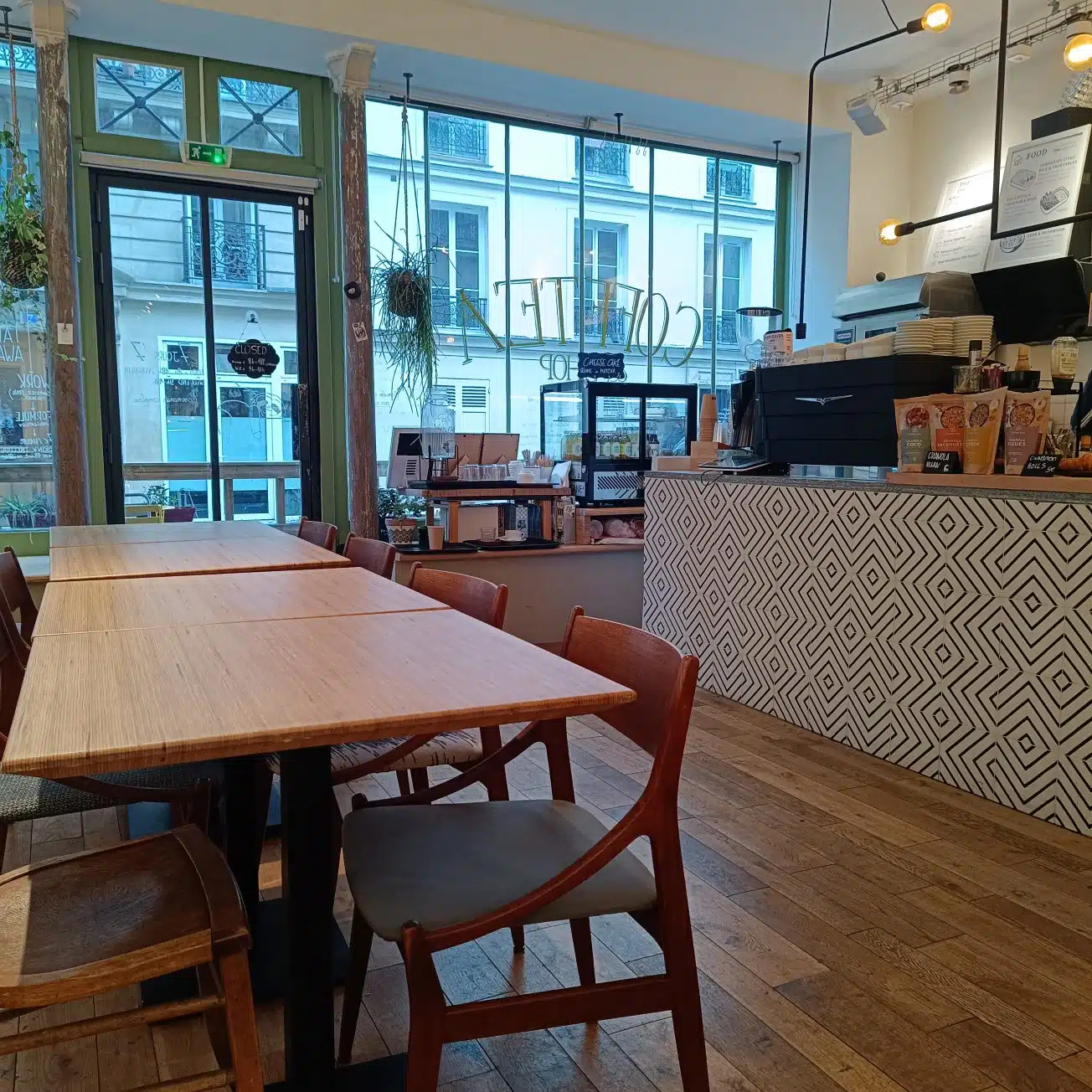 The dining room and cement tiled counter of Cofftea, specialty coffee shop in Paris 5