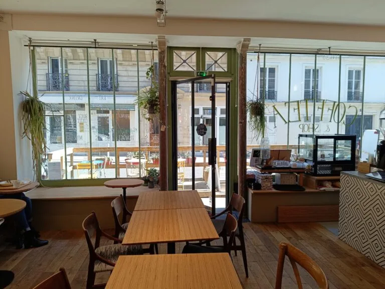 Salle sous verrière et terrasse privatisables, Cofftea Paris 5
