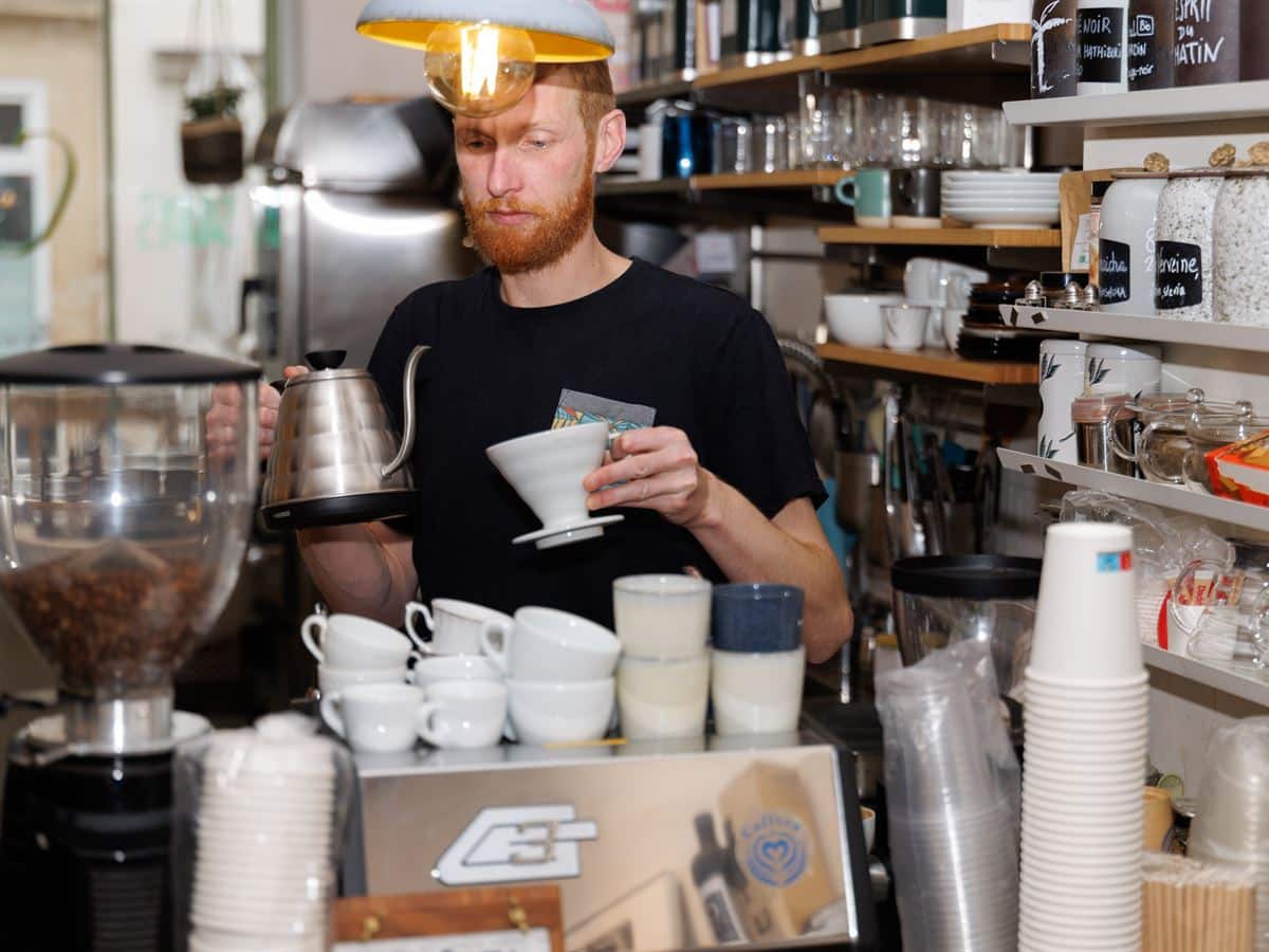 Service du comptoir le matin, Cofftea Paris 5