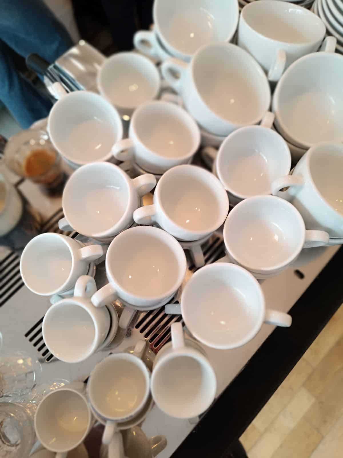 Tasses en porcelaine à la machine espresso, Cofftea Paris 5